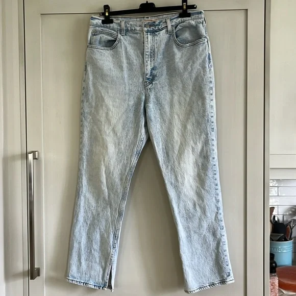 EUC 70’s High Slim Straight Levi’s jeans in a light blue wash. - Picture 3 of 16